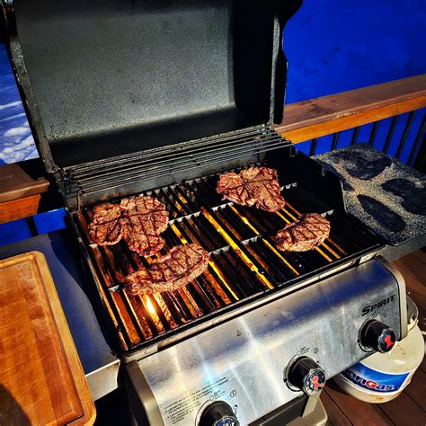 how to cook steaks on the gas grill